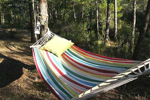 Detalle de Forest Days, un glamping en medio del bosque.