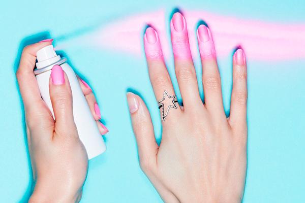 esmalte de uñas en spray.