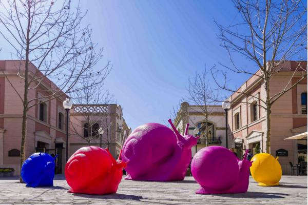 la-roca-village-y-las-rozas-villagenbsprinden-homenaje-a-la-estrecha