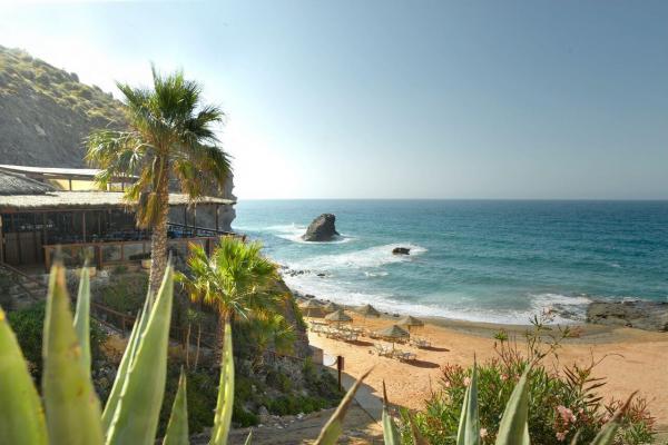la cala el lugar perfecto para disfrutar de la gastronoma mediterrnea al aire libre la cala el lugar perfecto para disfrutar de la gastronomia mediterranea al aire libre