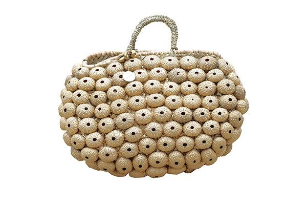 limitada edicin de bolsos de erizos naturales por la escultora ana docavo limitada edicion de bolsos de erizos naturales por la escultora ana docavo