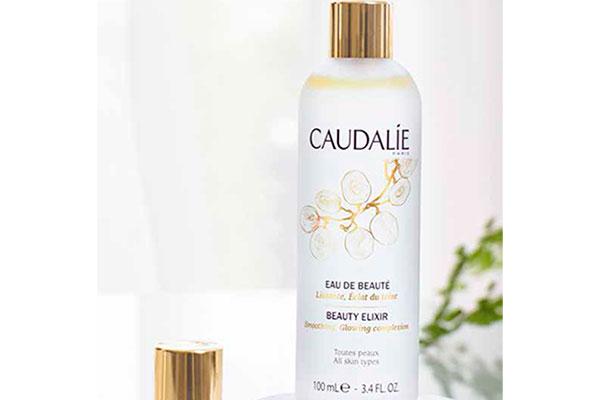 el agua de belleza de caudalie 20 aos de emociones vaporizados sobre la piel el agua de belleza de caudalie 20 anos de emociones vaporizados sobre la piel