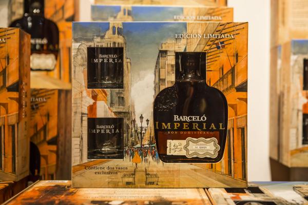 el colectivo artstico equipo 17 disea una edicin limitada de ron barcel imperial el colectivo artistico equipo 17 disena una edicion limitada de ron barcelo imperial
