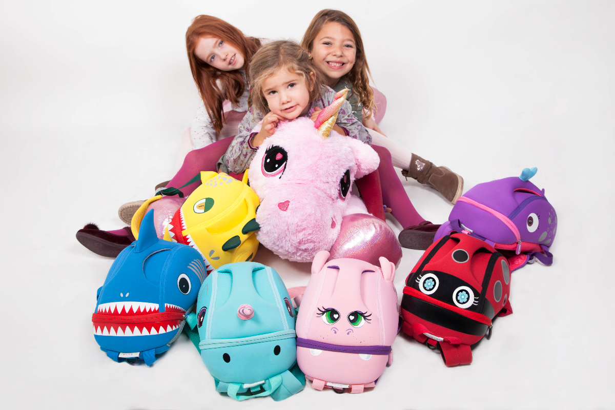llegan las mochilas solidarias que protegen a los nios a todos los niveles llegan las mochilas solidarias que protegen a los ninos a todos los niveles