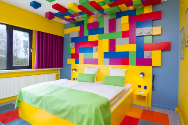 vuelve-a-tu-infancia-en-un-alojamiento-con-tematica-de-juguetes hotel legoland juguetes dinamarca