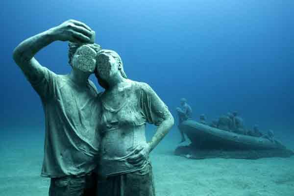 un arrecife de esculturas bajo las aguas de lanzarote un arrecife de esculturas bajo las aguas de lanzarote