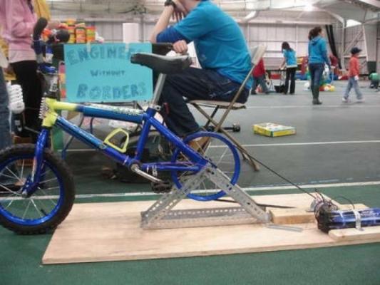 carga la bateriacutea de tu moacutevil pedaleando carga la bateriacutea de tu moacutevil pedaleando