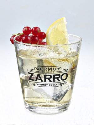 combate el calor con el vermut maacutes refrescante de vermut zarro combate el calor con el vermut maacutes refrescante de vermut zarro