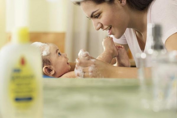 la-importancia-del-bano-en-el-desarrollo-emocional-y-cognitivo-de-los-bebes