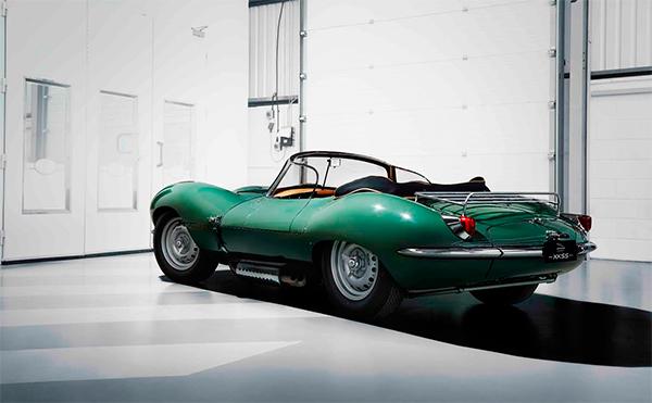 el-jaguar-xkss-original-hace-su-debut-mundial-en-el-saloacuten-del-automoacutevil-de-los-aacutengeles