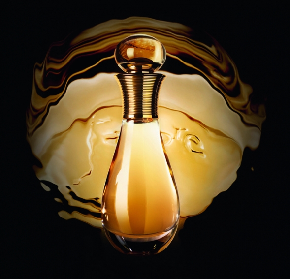 jrsquoadore touche de parfum el gesto maacutes intimo de dior para perfumarse jrsquoadore touche de parfum el gesto maacutes intimo de dior para perfumarse