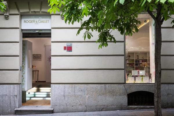 la nueva tienda efiacutemera de rogerampgallet en madrid la nueva tienda efiacutemera de rogerampgallet en madrid