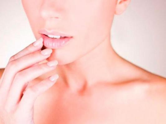 recircve de miel de nuxe un baacutelsamo ultranutritivo para unos labios de seda recircve de miel de nuxe un baacutelsamo ultranutritivo para unos labios de seda