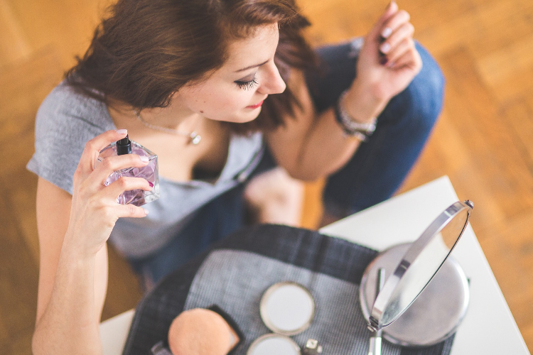 perfumes-tipos-y-como-prolongar-su-efecto perfumes-tipos-y-como-prolongar-su-efecto