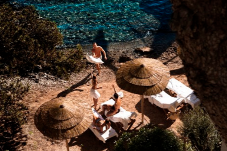 como-vivir-el-color-pantone-2020-en-las-baleares como-vivir-el-color-pantone-2020-en-las-baleares