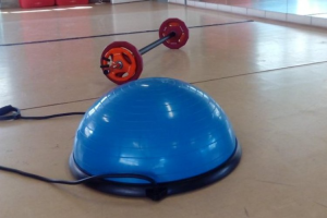 el-bosu-el-accesorio-de-moda-que-intensificara-tu-ejercicio el-bosu-el-accesorio-de-moda-que-intensificara-tu-ejercicio