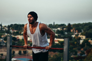 en-forma-en-la-calle-con-calistenia-o-street-workout en-forma-en-la-calle-con-calistenia-o-street-workout