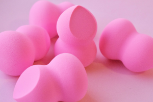 como-limpiar-correctamente-las-esponjas-de-maquillaje como-limpiar-correctamente-las-esponjas-de-maquillaje