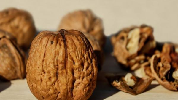 la-biotina-la-responsable-de-que-tu-pelo-este-mas-fuerte-y-sano