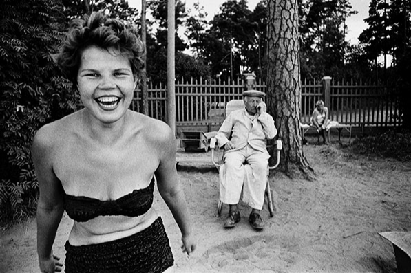 descubre-la-revolucionaria-fotografia-urbana-de-los-anos-50
