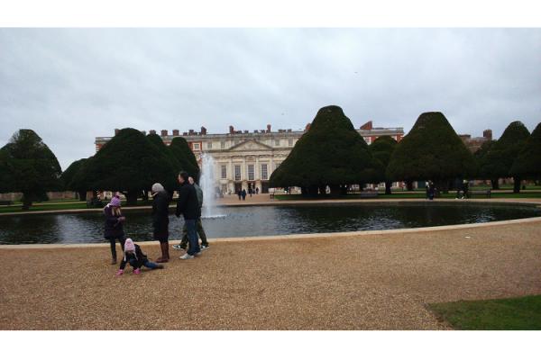 hampton_court_palace_10280_20210128121502.png (600×400)