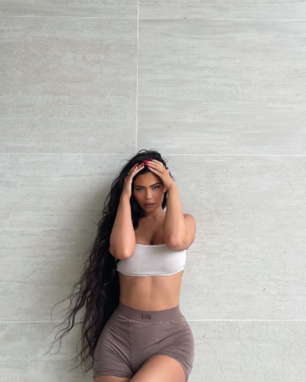 black-hair-sigue-las-tendencias-en-cabello-color-negro black-hair-sigue-las-tendencias-en-cabello-color-negro