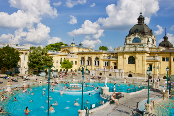 date-un-bano-en-alguno-de-los-mejores-balnearios-de-budapest