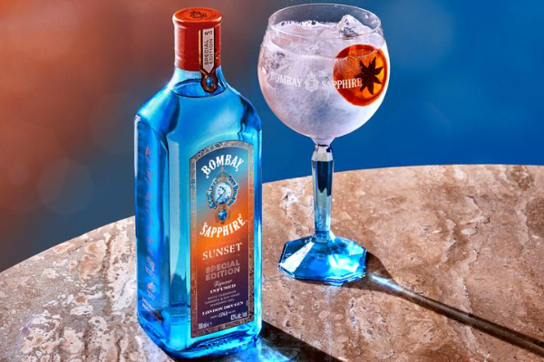 prepara-los-mejores-cocteles-del-verano-con-bombay-sapphire-sunset