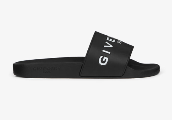 5-chanclas-de-lujo-para-no-perder-el-glamour-en-la-piscina