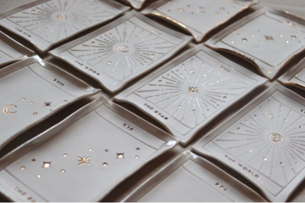 el-tarot-de-la-artista-lauren-rundquist-es-oro-puro