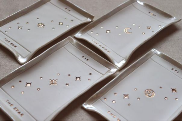 el-tarot-de-la-artista-lauren-rundquist-es-oro-puro