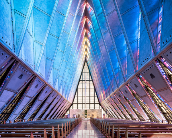 la-imponente-arquitectura-moderna-de-las-iglesias-tomadas-por-un-foto