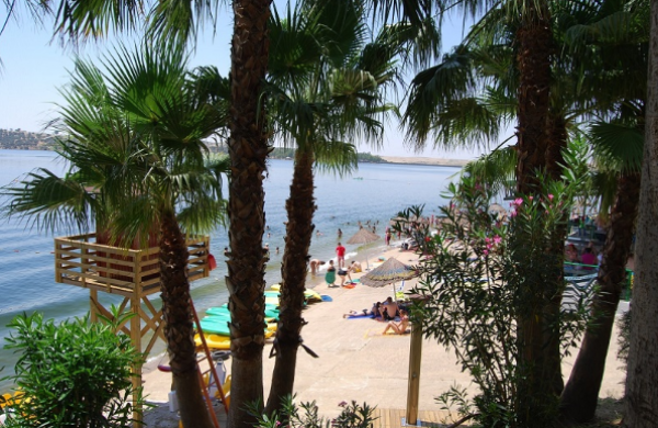 las-8-playas-de-interior-donde-es-posible-nadar-relajarse-y-practicar