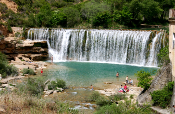 las-8-playas-de-interior-donde-es-posible-nadar-relajarse-y-practicar