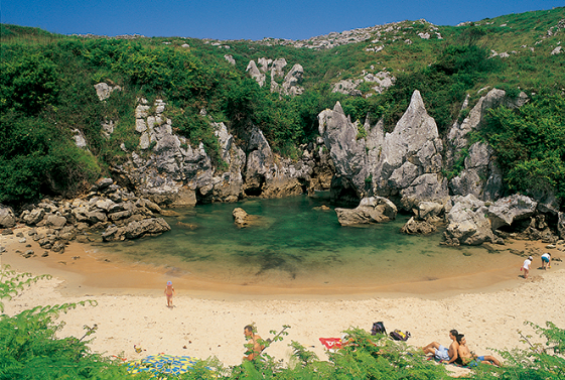 las-8-playas-de-interior-donde-es-posible-nadar-relajarse-y-practicar