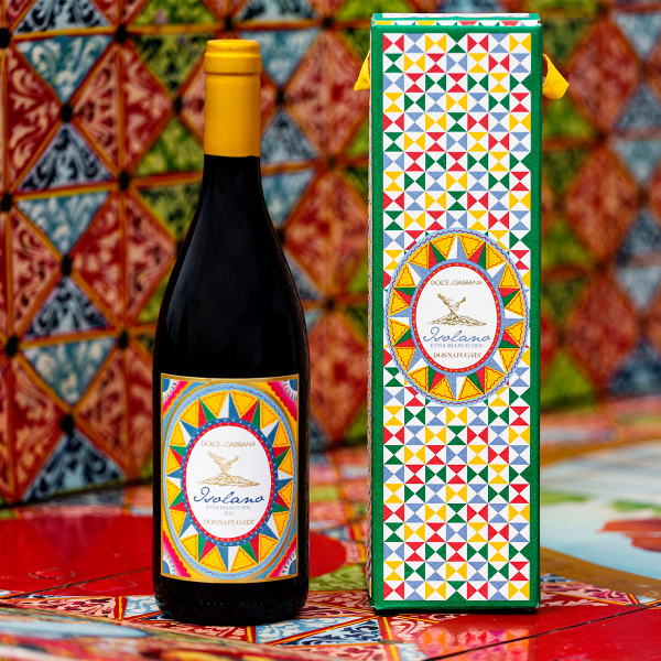 blanco-y-tinto-asi-son-los-nuevos-vinos-de-dolce-amp-gabbana blanco-y-tinto-asi-son-los-nuevos-vinos-de-dolce-amp-gabbana