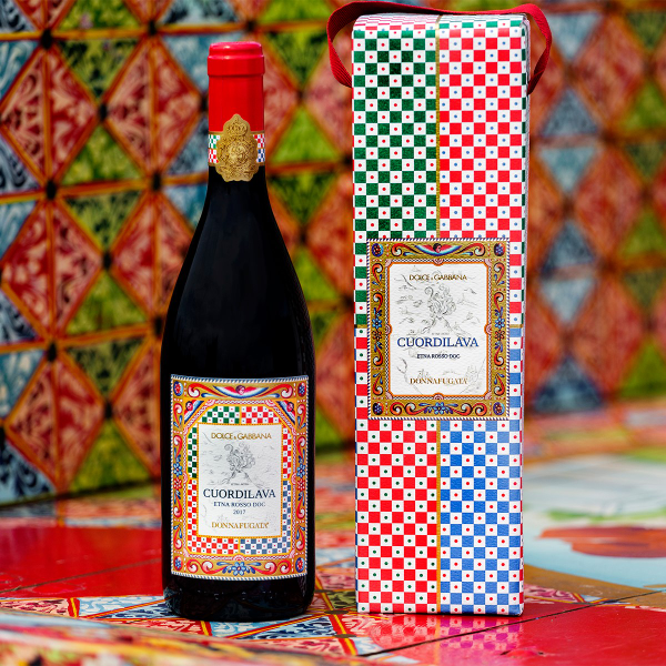 blanco-y-tinto-asi-son-los-nuevos-vinos-de-dolce-amp-gabbana blanco-y-tinto-asi-son-los-nuevos-vinos-de-dolce-amp-gabbana