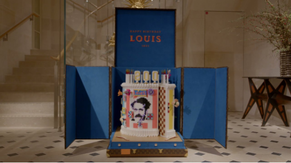 un-pastel-de-lego-para-celebrar-el-bicentenario-de-louis-vuitton
