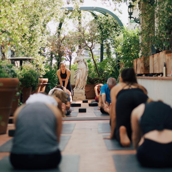 practica-yoga-en-los-mejores-rooftop-de-barcelona