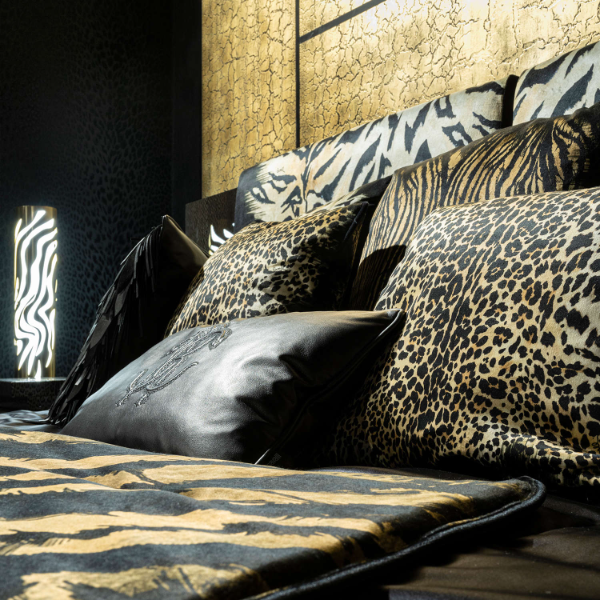 la-opulenta-y-atrevida-linea-de-hogar-de-roberto-cavalli