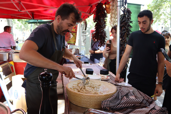 vuelve-la-alta-gastronomia-a-pie-de-calle-con-el-born-street-food