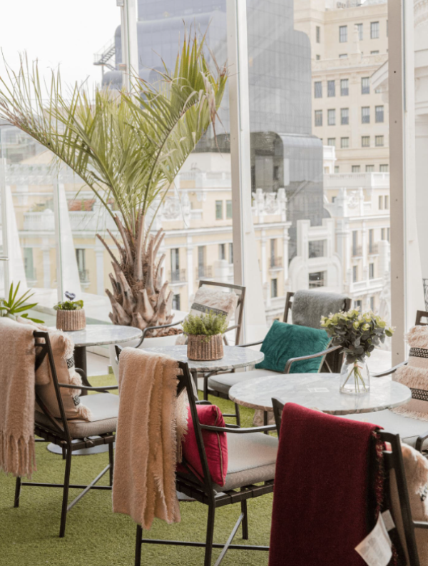el-mejor-afterwork-esta-en-una-azotea-con-vistas-a-madrid
