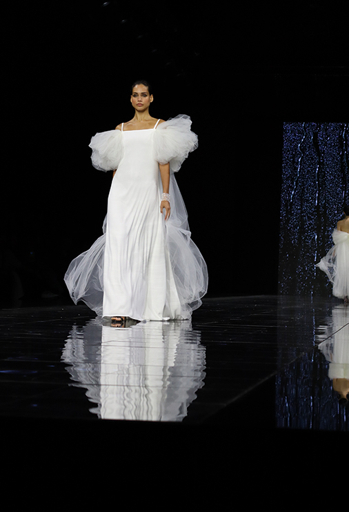 la-novia-minimalista-de-sophie-et-voila-se-abre-paso-en-la-bbfw