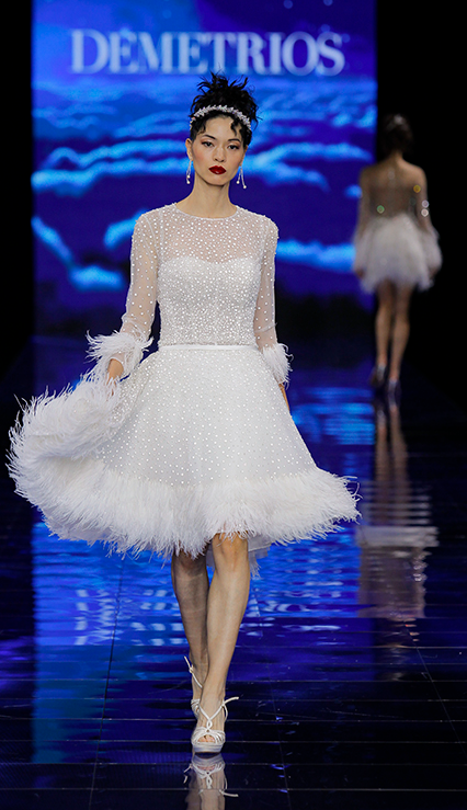 la-novia-neoyorquina-de-demetrios-cautiva-en-la-bbfw