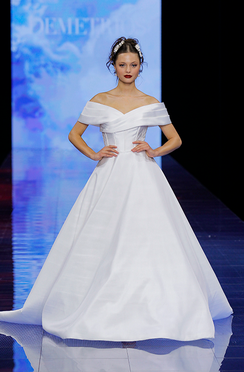 la-novia-neoyorquina-de-demetrios-cautiva-en-la-bbfw