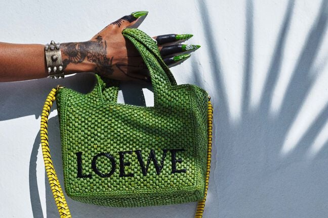 ya-huele-a-verano-con-la-nueva-coleccion-paulas-ibiza-de-loewe