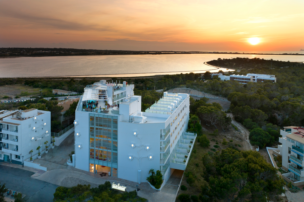 nuevo-place-to-be-en-formentera-the-five-flowers-sky