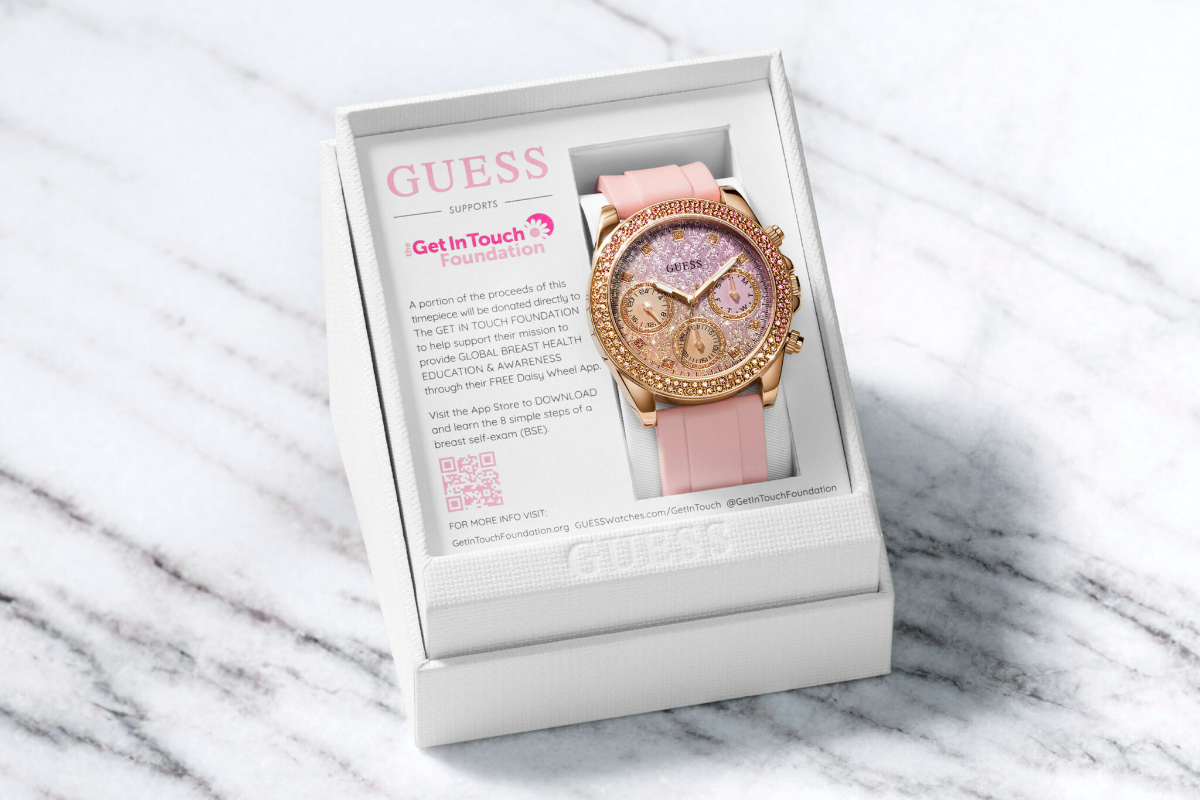 asi-es-el-reloj-de-guess-solidario-con-el-cancer-de-mama