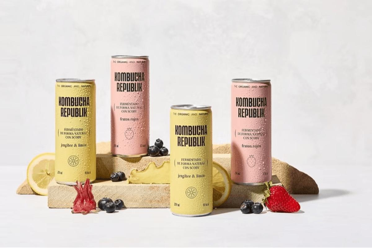 Nace Kombucha Republik, una alternativa a los refrescos habituales, fabricada en España, que ha venido para reinterpretar esa bebida milenaria de origen asiático a base de té y azúcar, que se fermenta gracias a una combinación de bacterias y levaduras, y que cada vez gana más adeptos. Fabricada en Burgos, es una alternativa saludable sin alcohol  que combina tradición con actualidad.